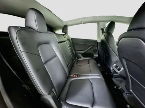 Used 2024 Tesla Model Y Long Range AWD/4WD image 25