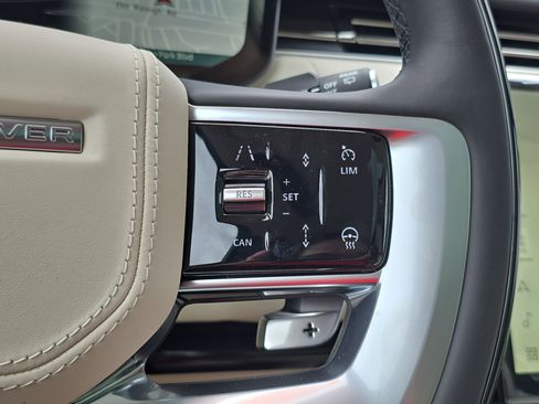 New 2026 Land Rover Range Rover SE image 18