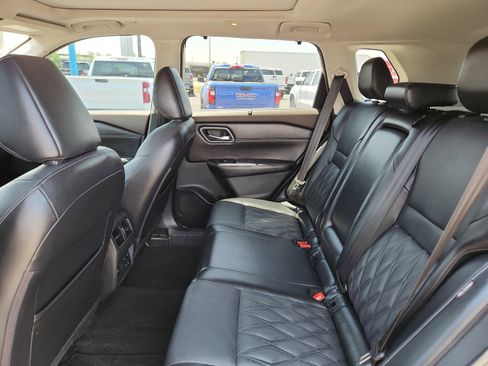 Used 2022 Nissan Rogue Platinum w/ Head-Up Display Package image 9