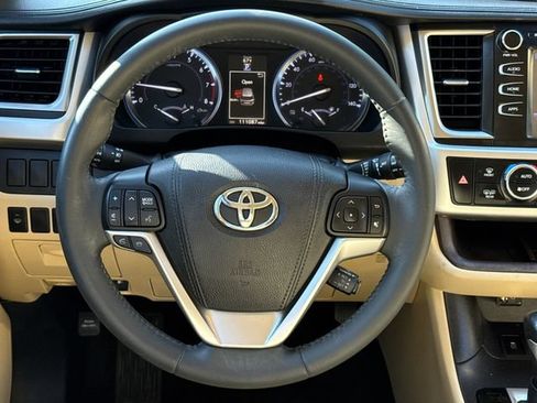 Used 2016 Toyota Highlander XLE FWD image 15