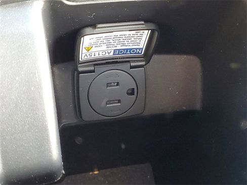 Used 2013 Hyundai Veloster w/ Tech Pkg image 26