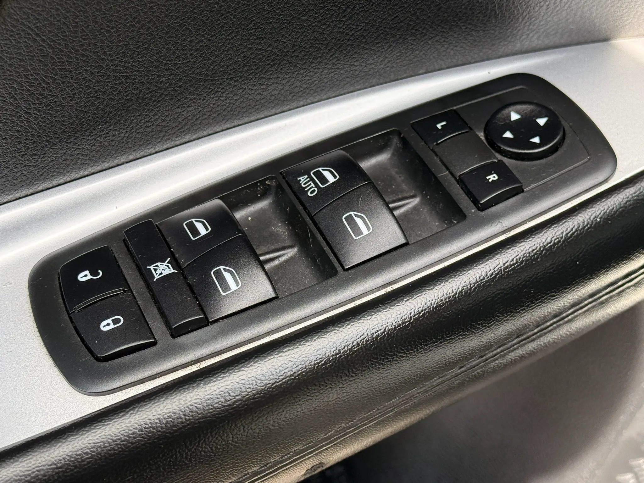 Used 2020 Dodge Journey SE w/ SE Popular Equipment Group FWD image 23