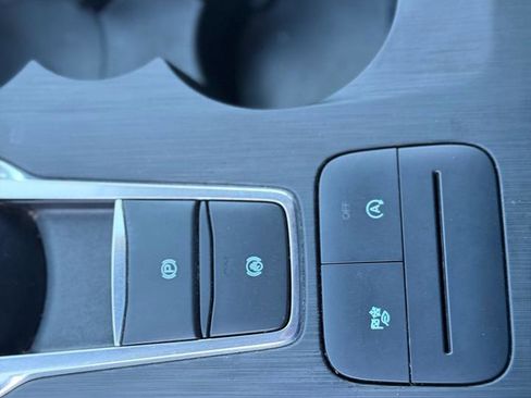 Used 2020 Ford Escape SE image 22