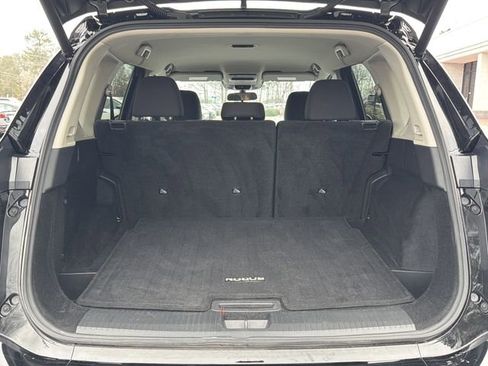Certified 2025 Nissan Rogue SV image 22
