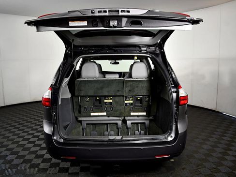 Used 2015 Toyota Sienna XLE image 37