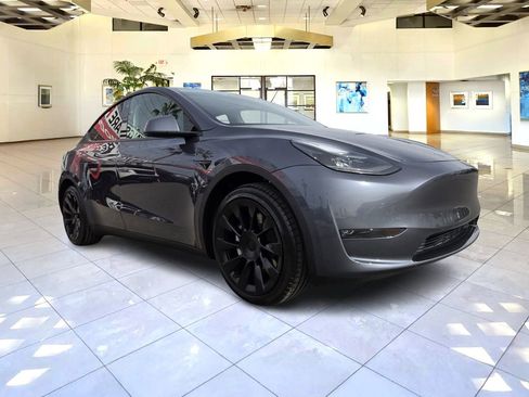 Used 2023 Tesla Model Y Long Range image 1