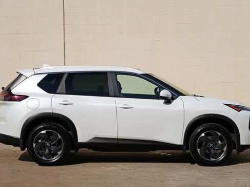 Used 2024 Nissan Rogue SV w/ SV Premium Package FWD image 48