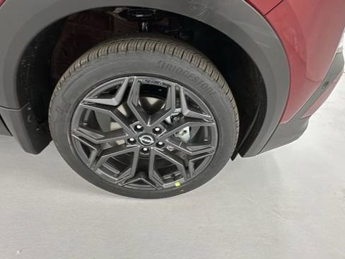 Used 2025 Nissan Kicks SR w/ Illumination Package image 9