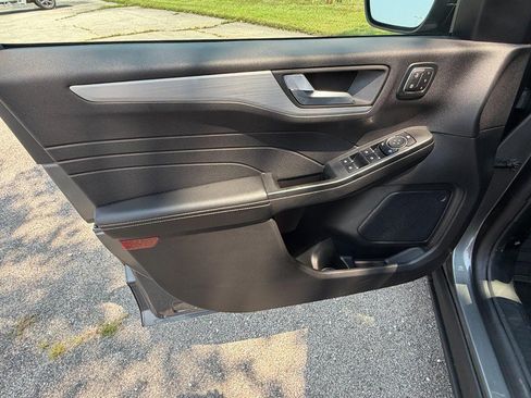 Used 2025 Ford Escape Platinum AWD/4WD image 24