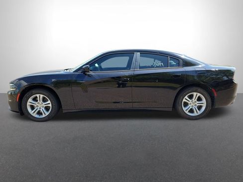Used 2016 Dodge Charger SE RWD image 2