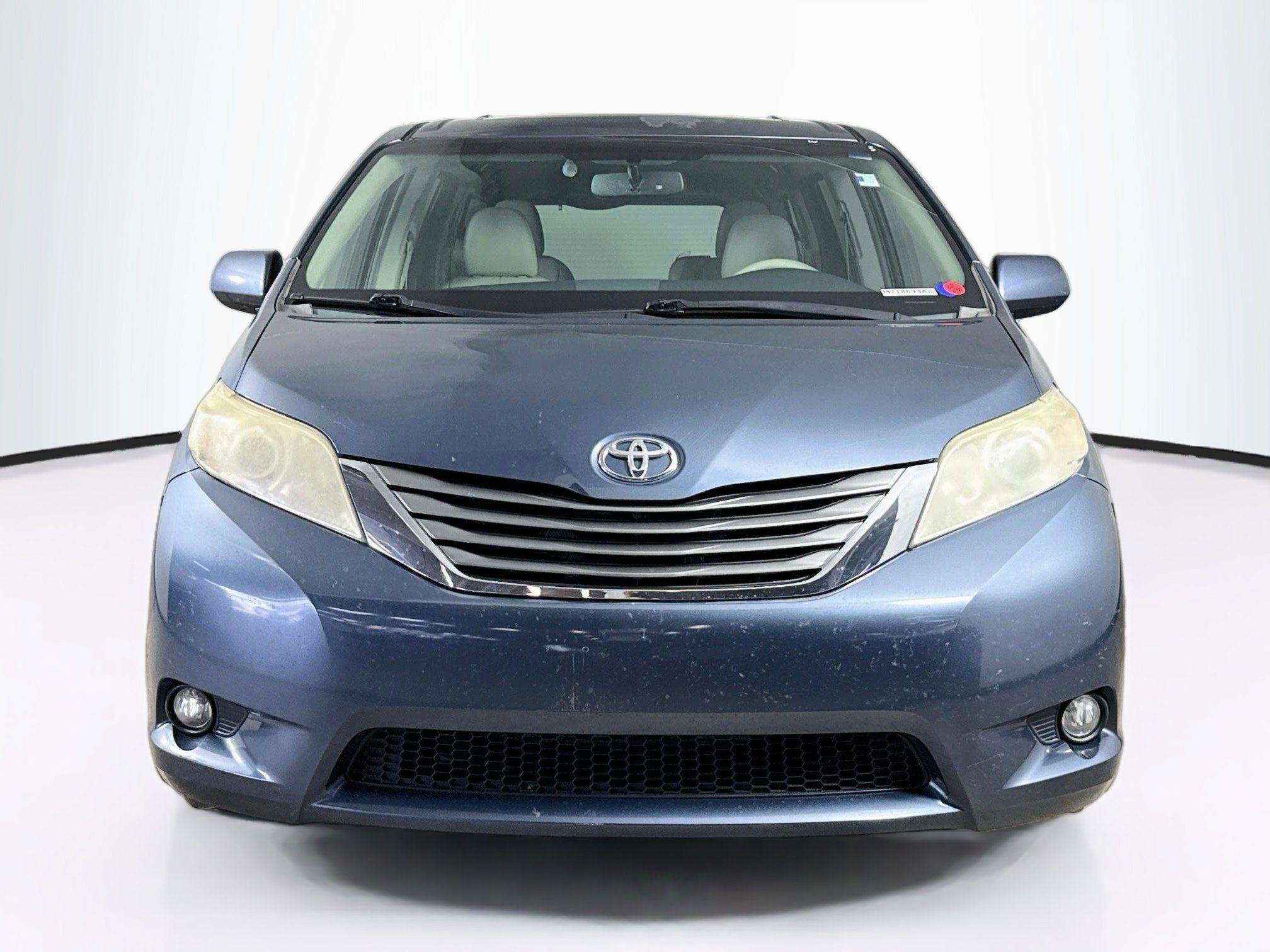 Used 2014 Toyota Sienna XLE w/ XLE Premium Package FWD image 3