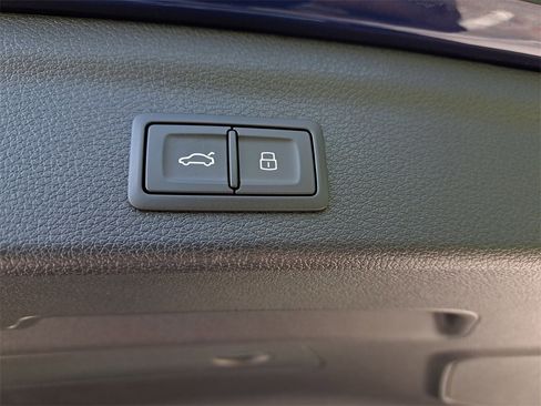 New 2025 Audi Q3 2.0T Premium image 32