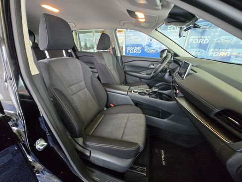 Used 2025 Nissan Rogue SV image 25