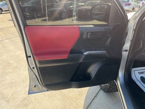 Used 2022 Toyota Tacoma SR5 w/ Technology Package AWD/4WD image 13