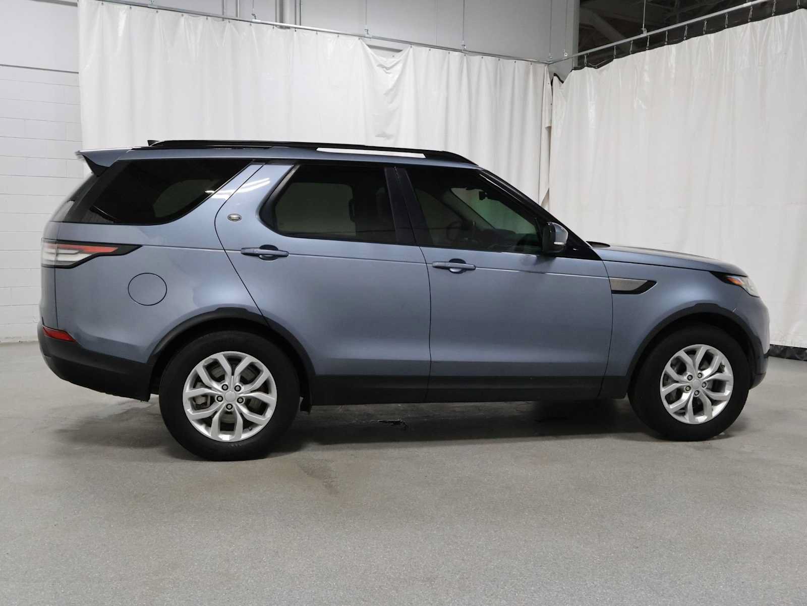 Used 2020 Land Rover Discovery SE AWD/4WD image 10