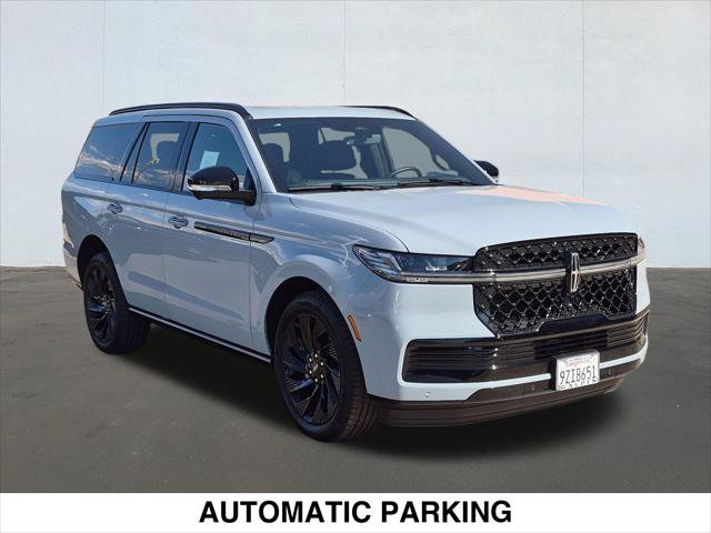 Used 2026 Lincoln Navigator Reserve w/ Jet Appearance Package AWD/4WD image 3