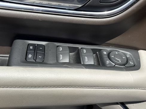 Used 2022 Chevrolet Tahoe Z71 w/ Luxury Package AWD/4WD image 26