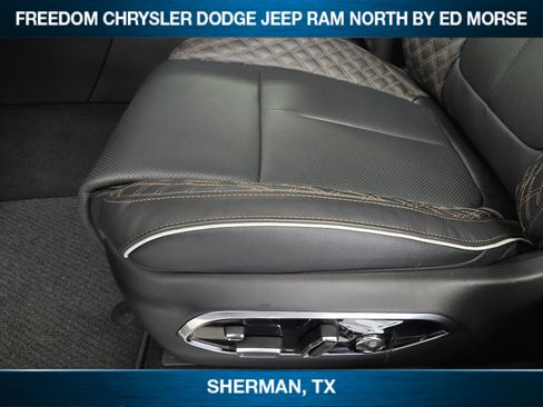 New 2025 Jeep Grand Cherokee Summit w/ Obsidian Package AWD/4WD image 18