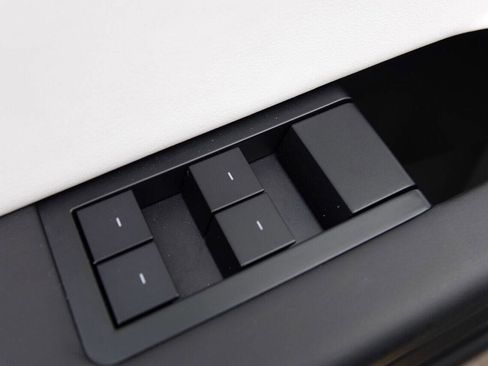 Used 2024 Tesla Cybertruck AWD Crew Cab image 91