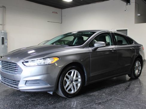 Used 2014 Ford Fusion SE FWD image 6
