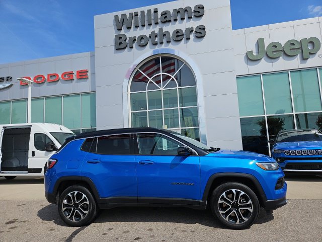 Used 2023 Jeep Compass Limited AWD/4WD image 5