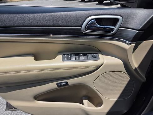 Used 2019 Jeep Grand Cherokee Limited w/ Luxury Group II RWD image 29