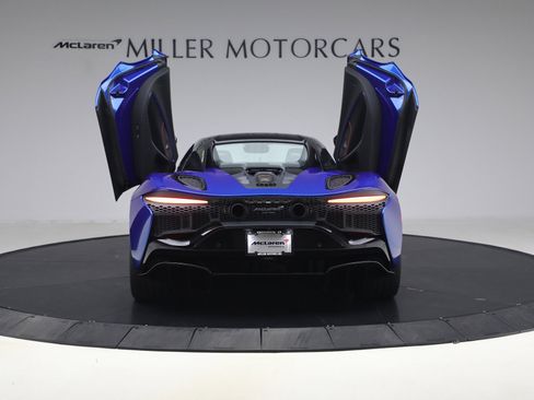 Used 2025 McLaren Artura Spider RWD image 17