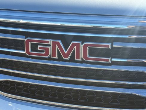 Used 2018 GMC Acadia SLT image 29