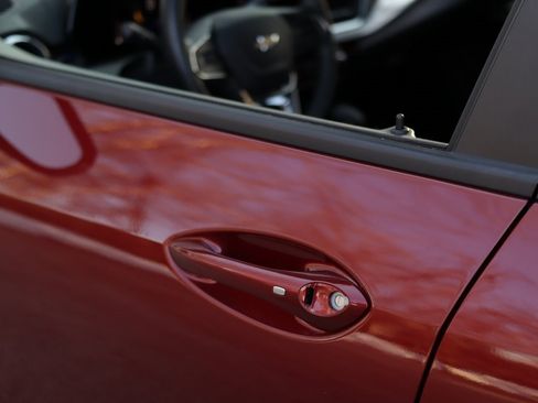 Used 2025 Chevrolet Trax LT w/ LT Convenience Package image 32