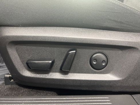 Used 2023 Nissan Rogue SV image 19