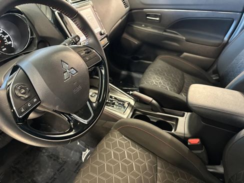 Used 2026 Mitsubishi Outlander Sport LE AWD/4WD image 12