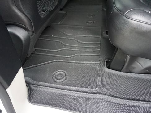 Used 2022 Chrysler Pacifica Touring-L image 11