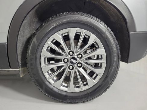 Certified 2025 Cadillac XT4 Premium Luxury image 10