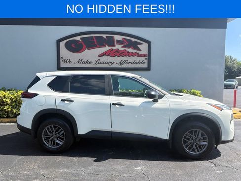 Used 2025 Nissan Rogue S FWD image 2