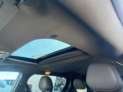 Used 2022 Toyota Sienna XSE image 35