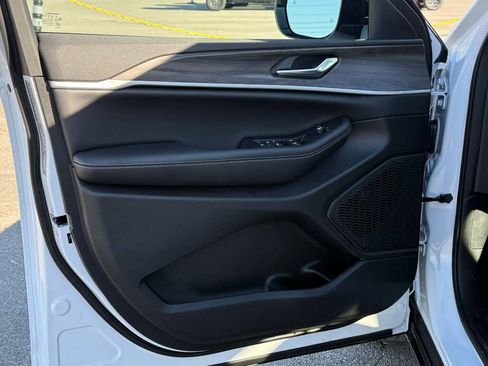 New 2026 Jeep Grand Cherokee Altitude image 27