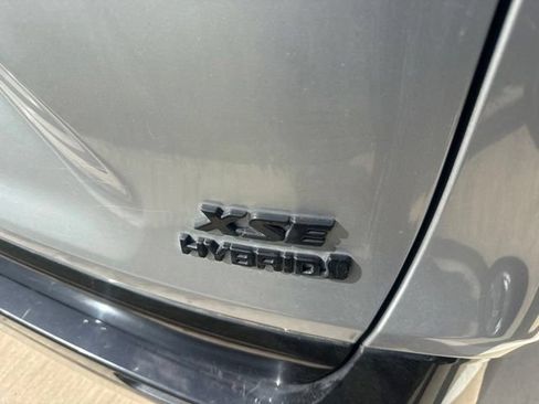 Used 2023 Toyota RAV4 XSE AWD/4WD image 3