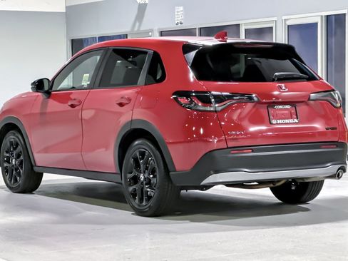 Used 2024 Honda HR-V Sport image 3