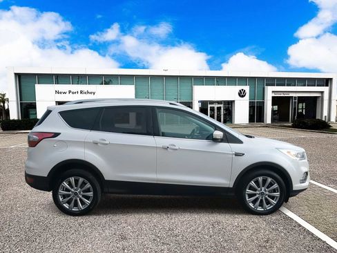 Used 2017 Ford Escape Titanium image 9