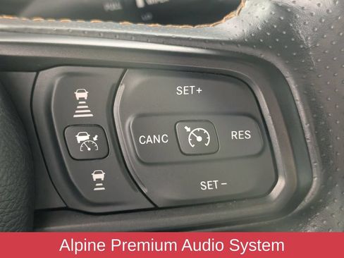 Used 2024 Jeep Gladiator Mojave AWD/4WD image 17