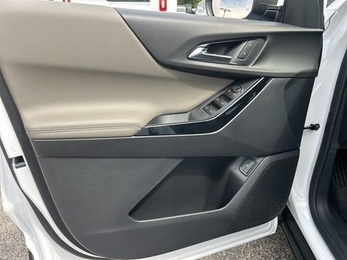 New 2026 Chevrolet Equinox LT w/ Convenience Package II FWD image 11