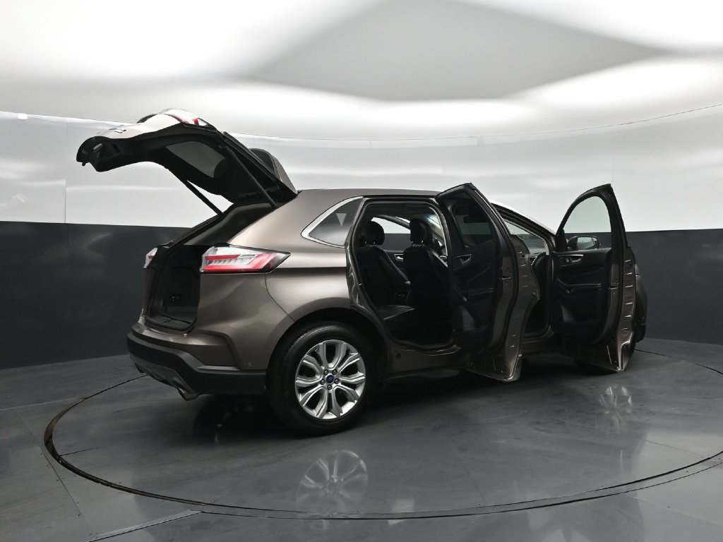 Used 2019 Ford Edge Titanium w/ Equipment Group 301A FWD image 5
