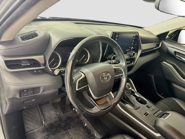 Certified 2022 Toyota Highlander XLE FWD image 10