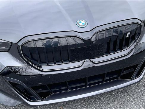 Certified 2024 BMW i5 eDrive40i w/ M Sport Package image 31