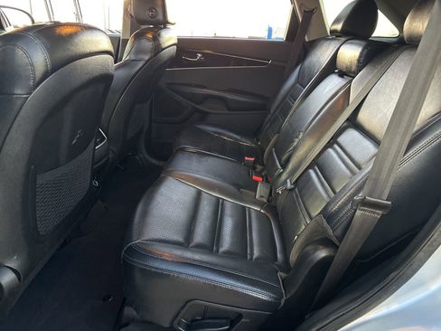 Used 2019 Kia Sorento EX image 11