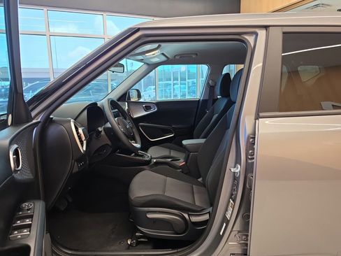 Used 2025 Kia Soul LX image 12