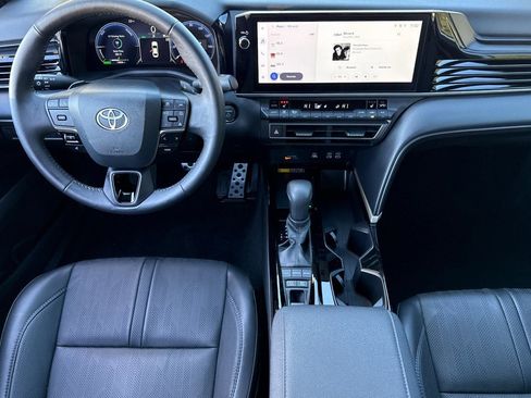 Used 2025 Toyota Camry XSE image 27