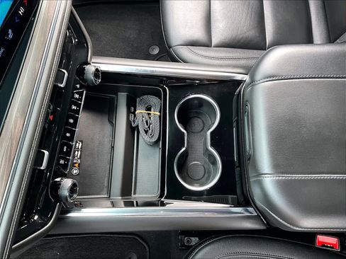 Used 2025 Chevrolet Suburban Z71 w/ Z71 Off-Road Package image 20