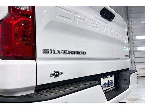Used 2023 Chevrolet Silverado 1500 Custom image 9