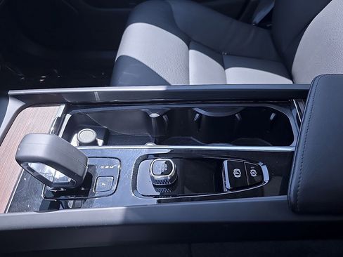 Certified 2023 Volvo XC60 T8 Plus AWD/4WD image 36